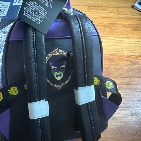 Loungefly Disney Snow White villains mini backpack - Picture 3 of 4